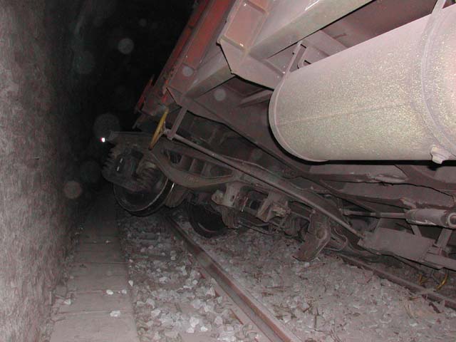 déraillement à Brig wagon déraillé dans le tunnel