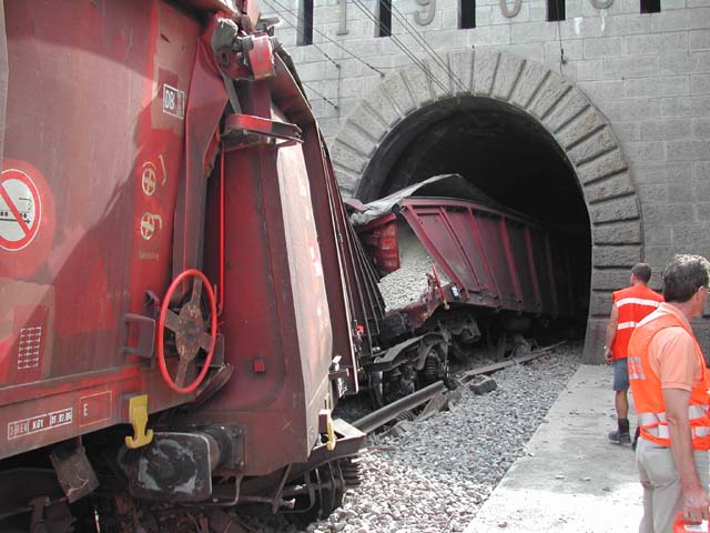 déraillement à l'entrée du tunnel